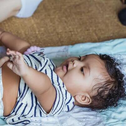 Come prendersi cura dell'ombelico del tuo bambino