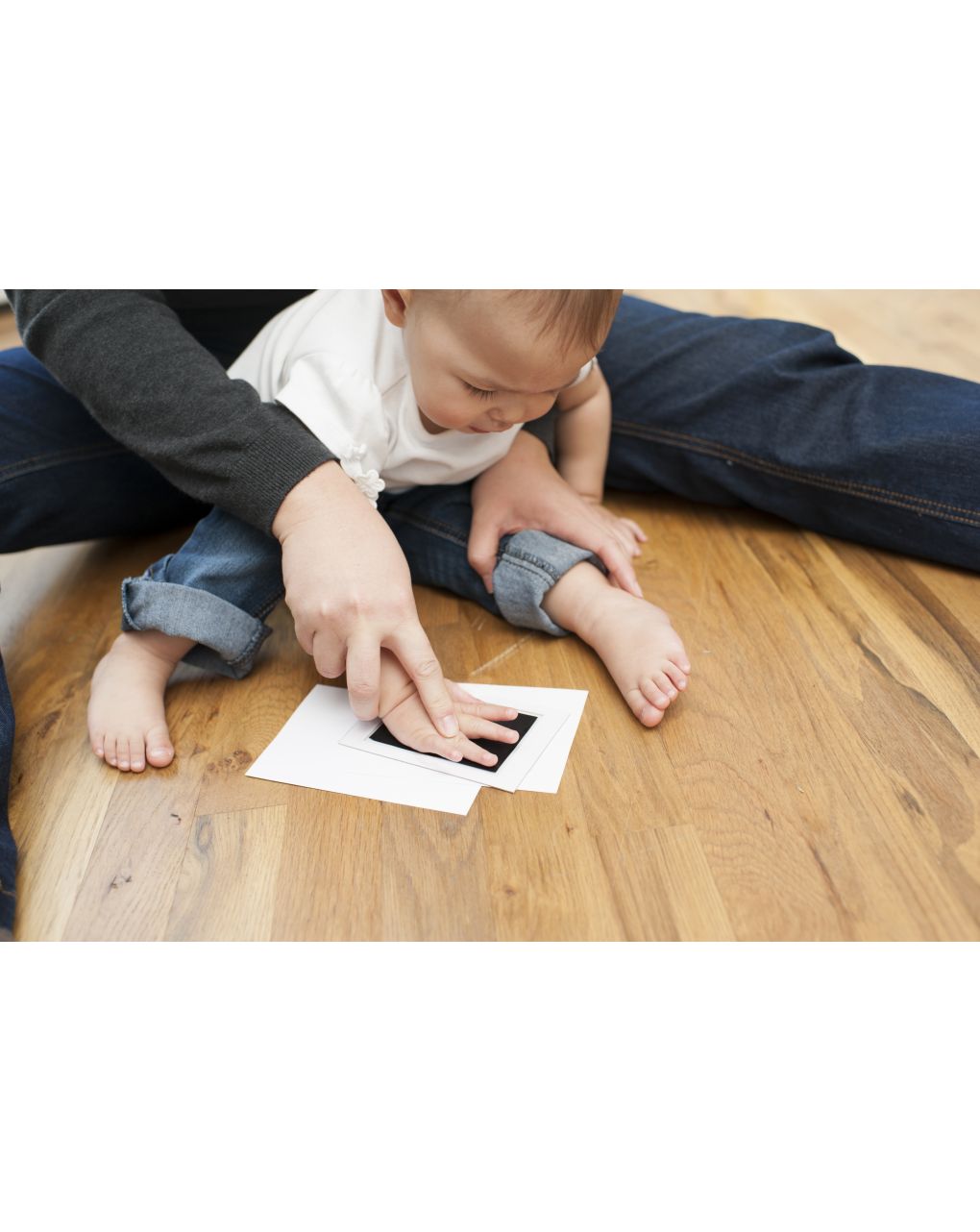 Cornice da parete bianca