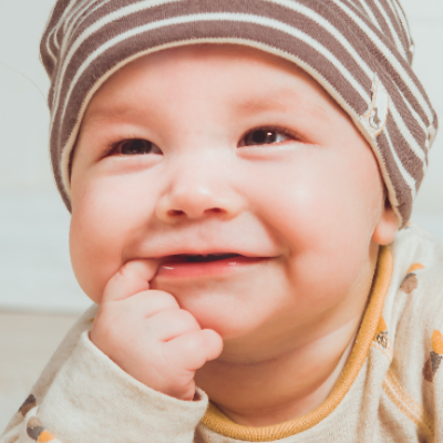 I primi denti del bambino: sintomi e rimedi per il dolore