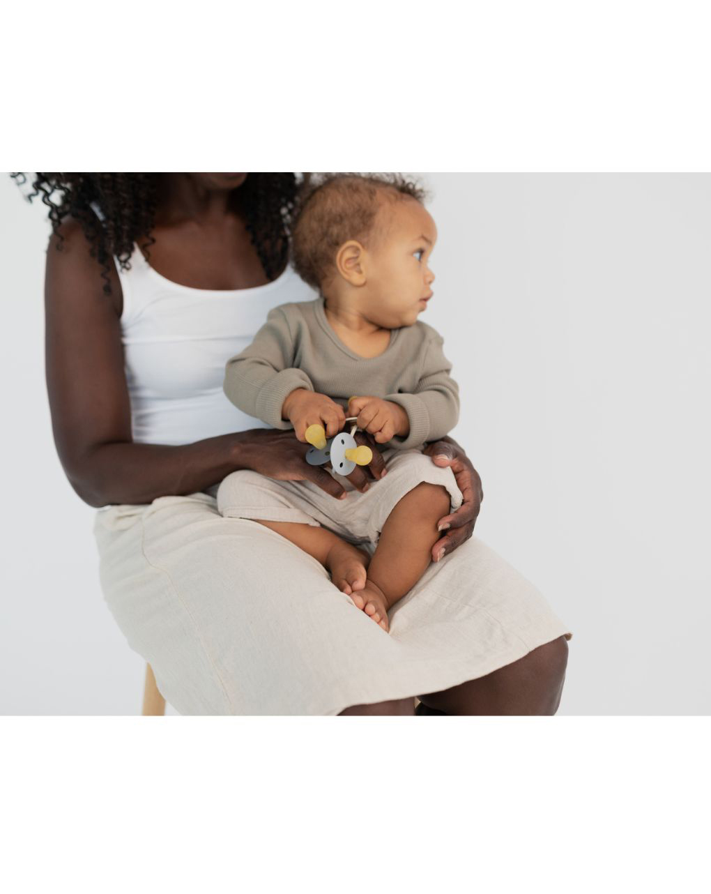 Set 2 ciucci tettarella anatomica in gomma naturale 6/18 mesi - colore baby blue e petrolio - bibs