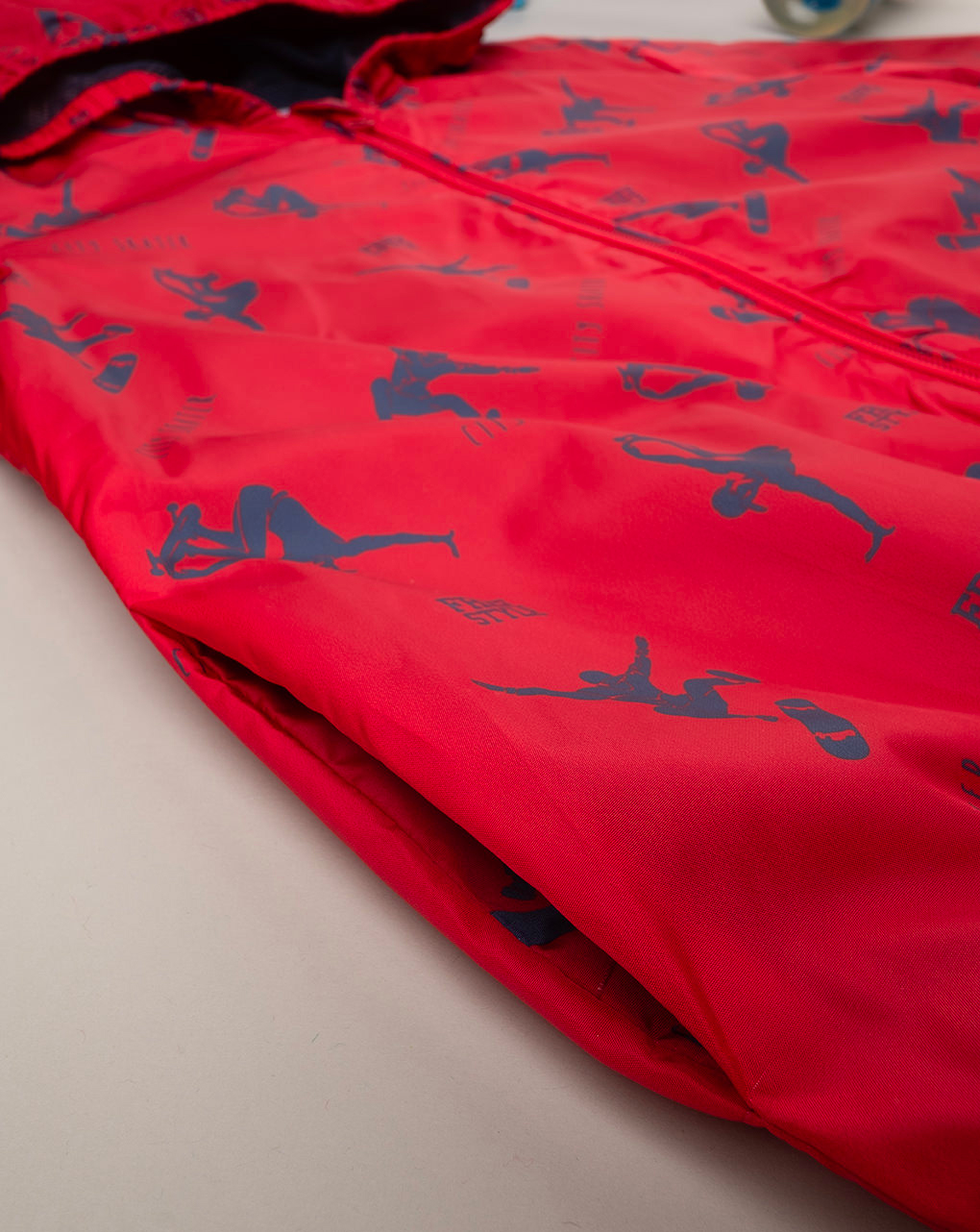 Kway bambino rosso con cappuccio