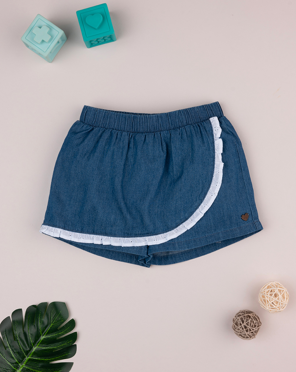Shorts chambray con frill in sangallo
