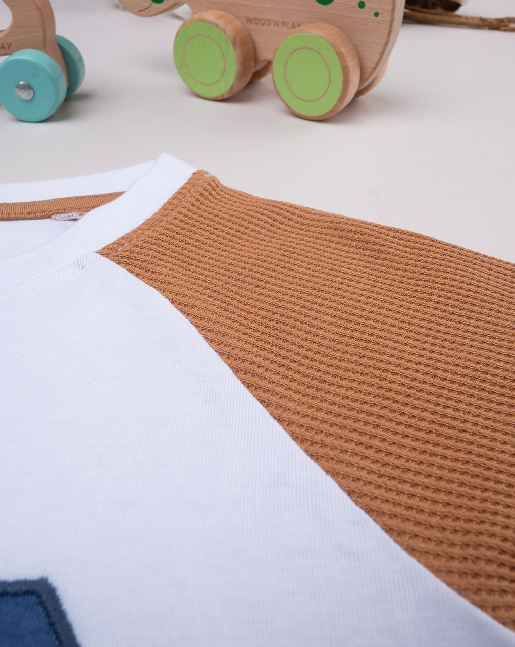 T-shirt bambino con inserti waffle
