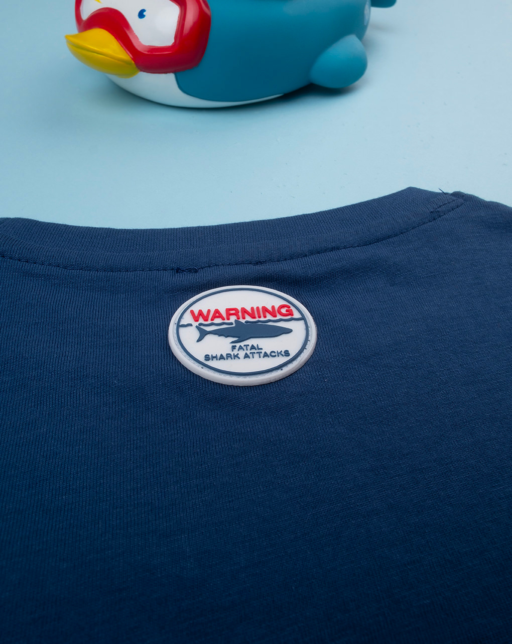 T-shirt blu maniche corte "squali"
