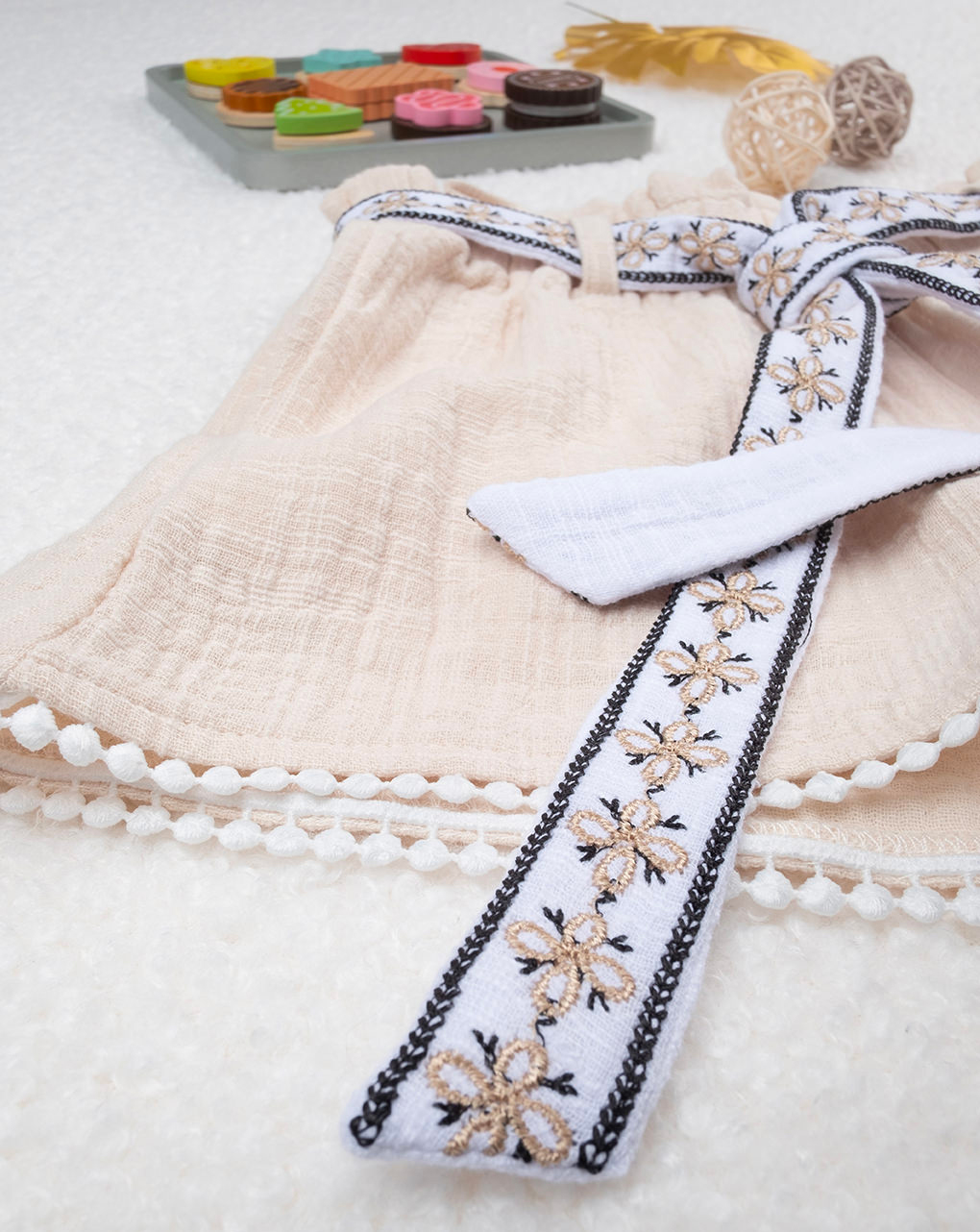 Shorts beige bambina con cintura