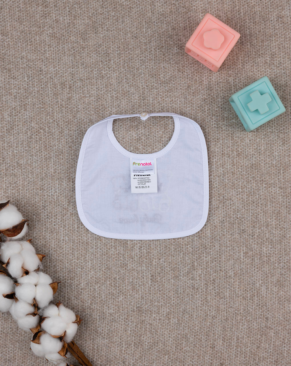 Bavaglino in mussola con ricamo