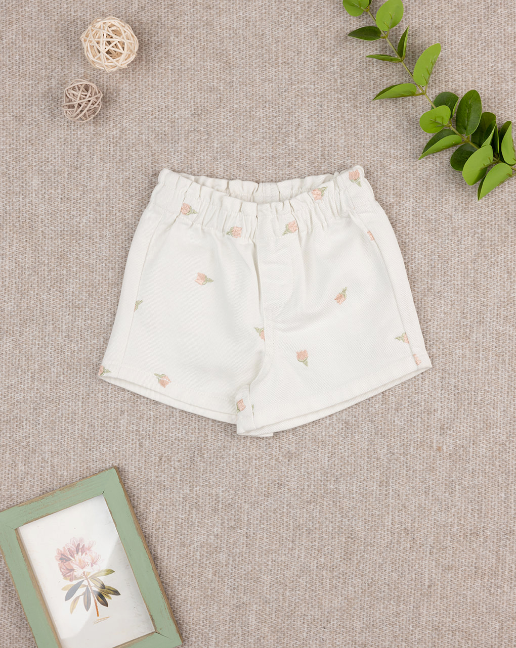 Shorts bimba panna tulipani ricamati