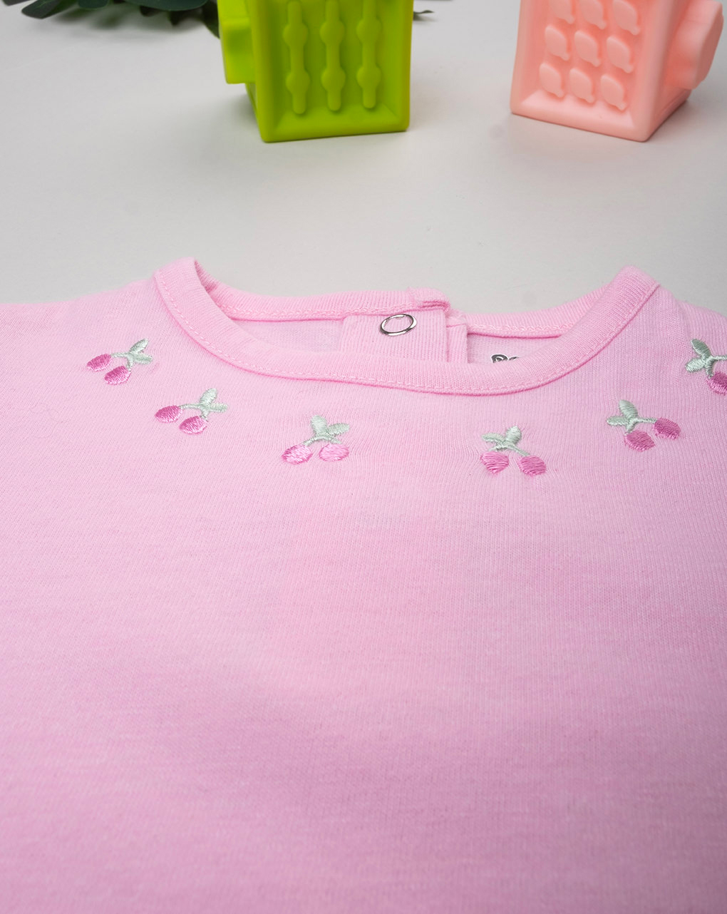 T-shirt bimba rosa ricamata