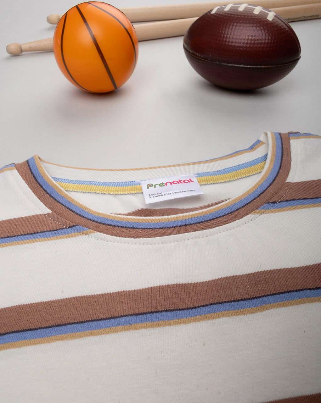 T-shirt bimbo rigata marrone