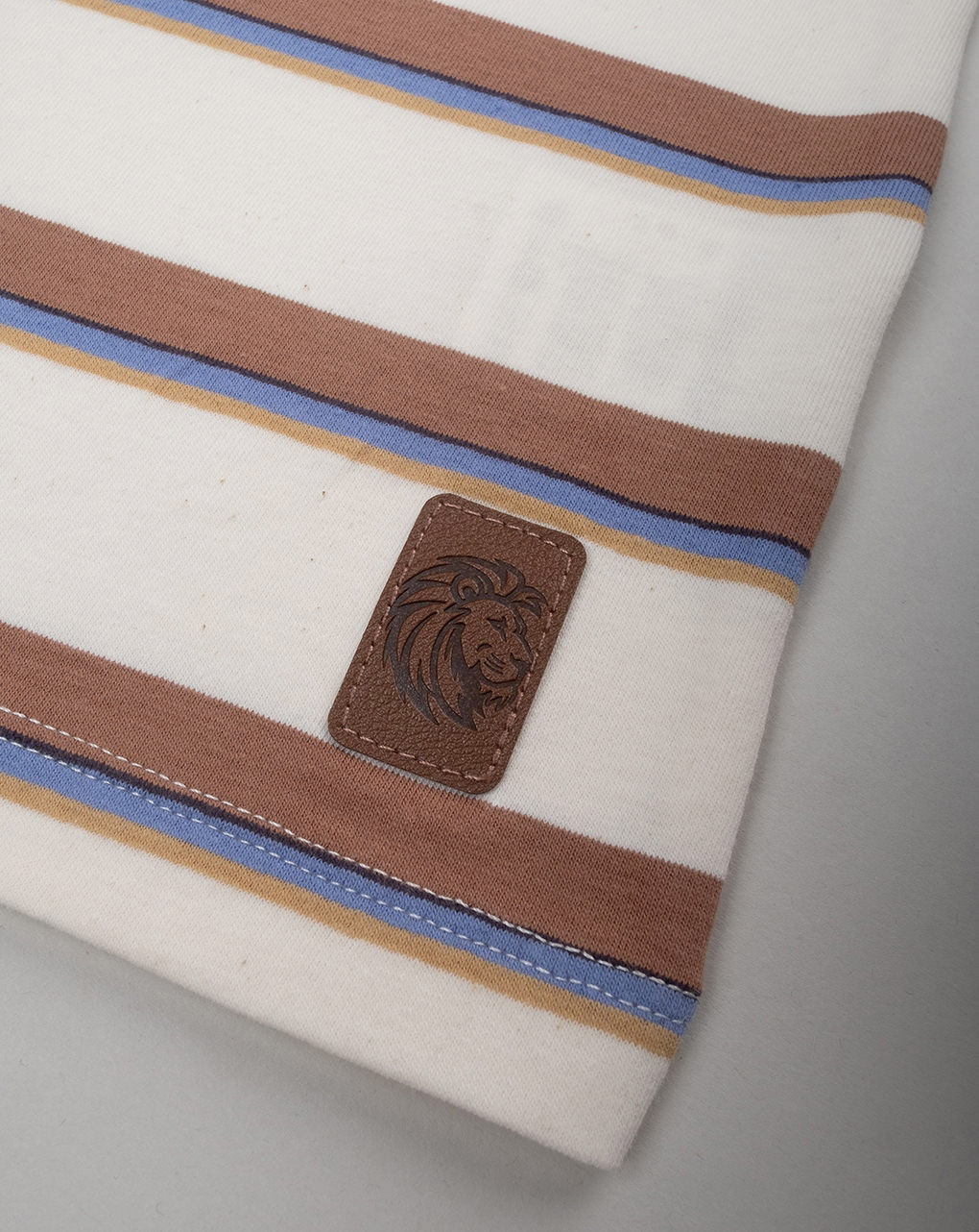 T-shirt bimbo rigata marrone