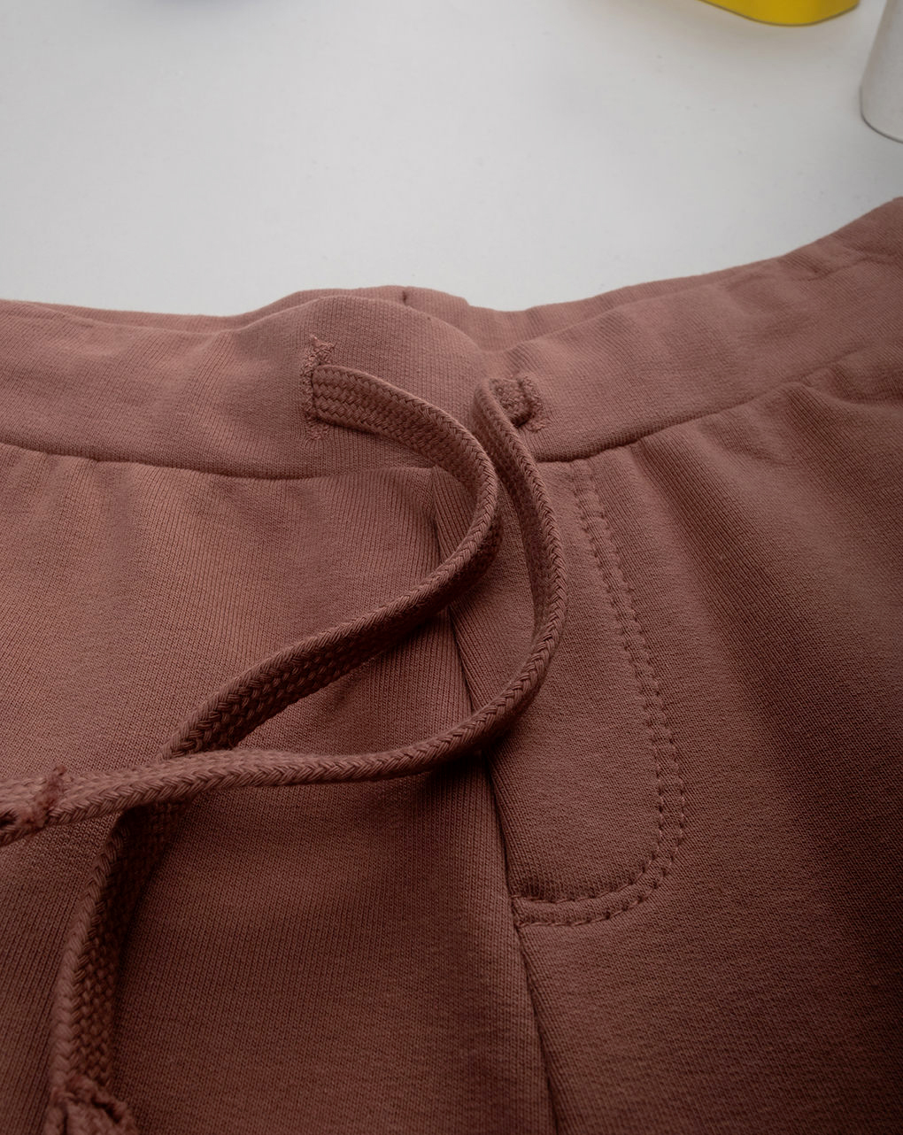 Bermuda bimbo marrone con tasche