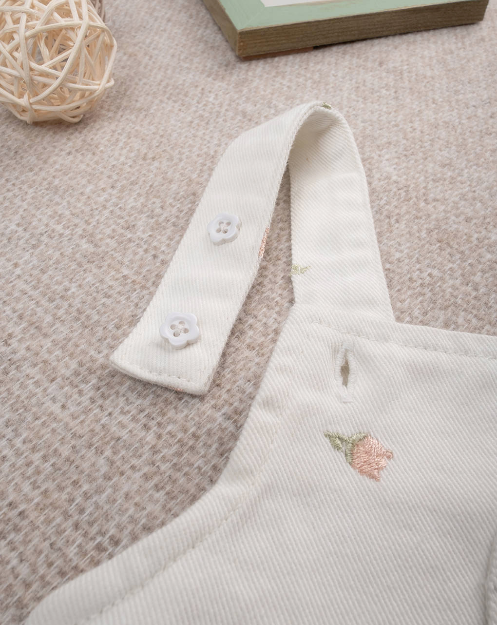 Salopette bimba panna con tulipani