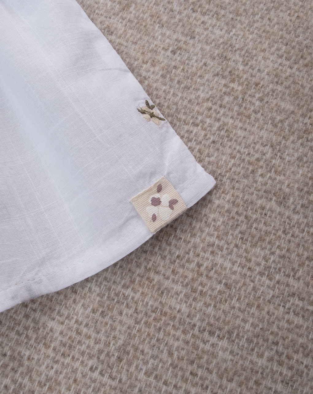 Camicia bimba bianca con ricami