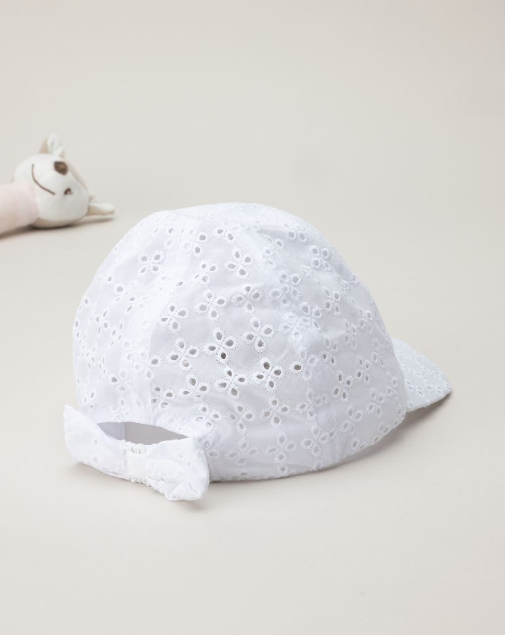 Cappello bambina in sangallo bianco