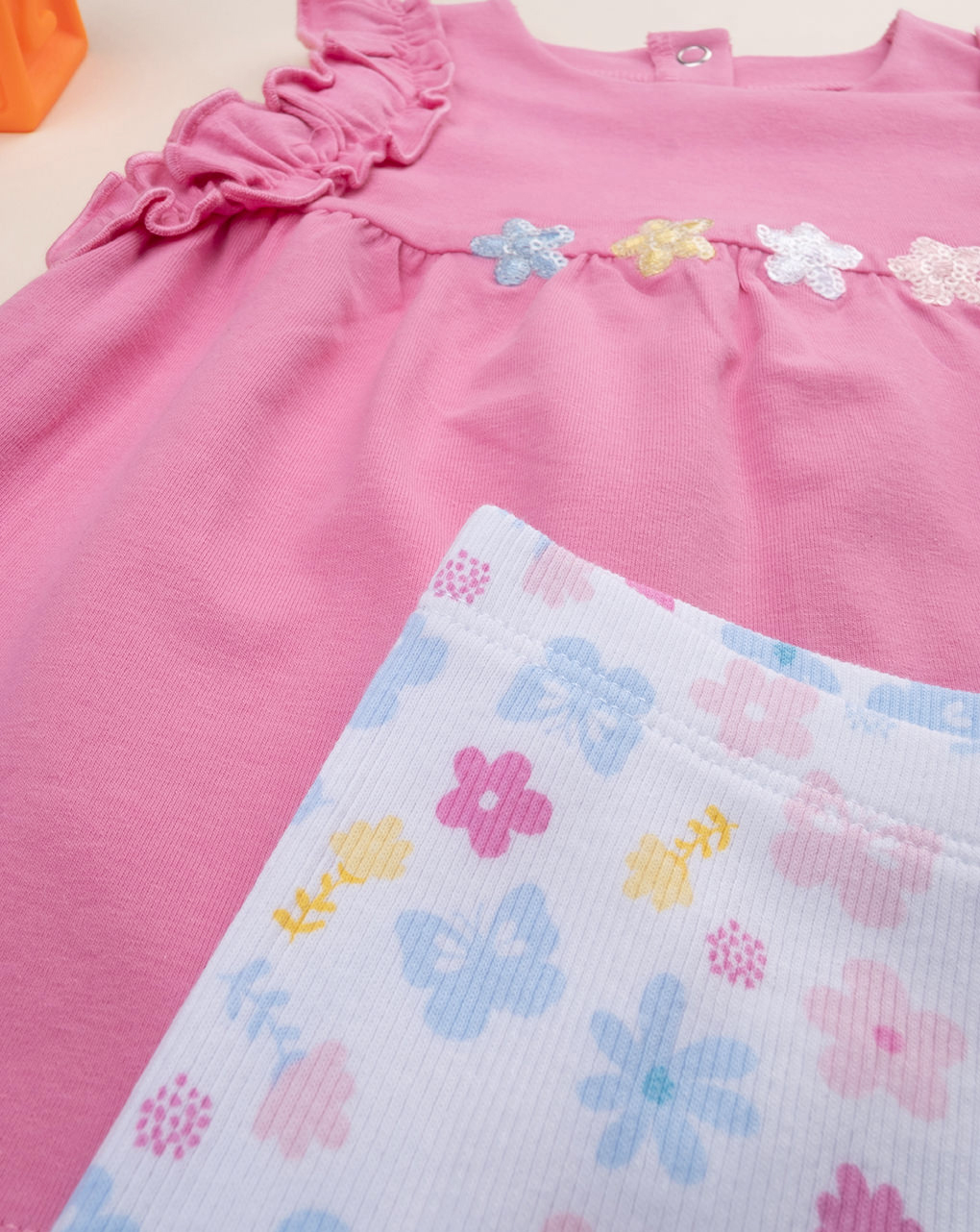 Completo bimba rosa con fiori