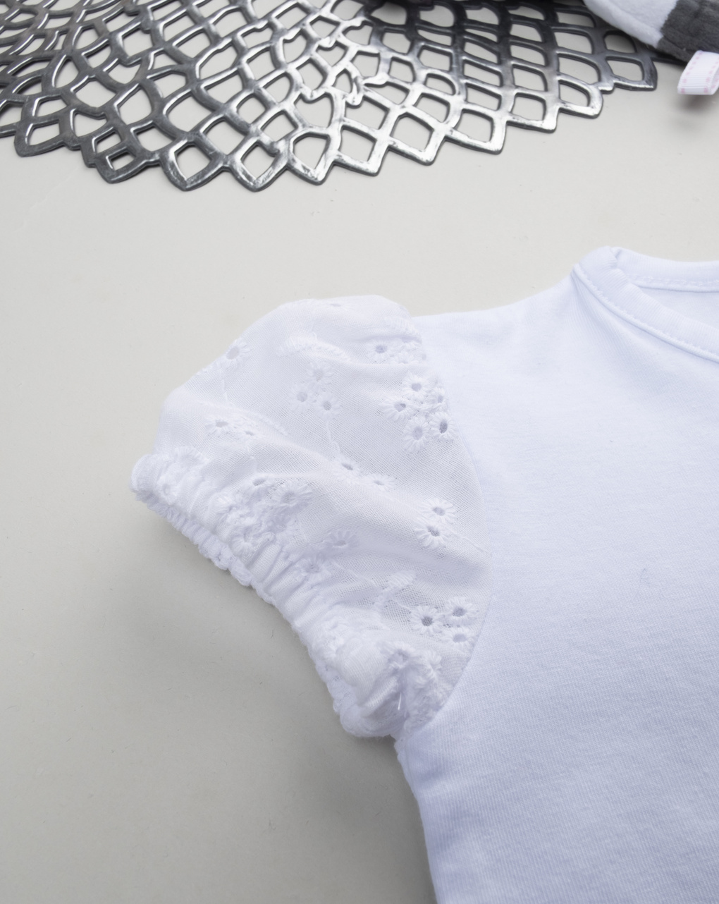 T-shirt bimba minnie maniche sangallo