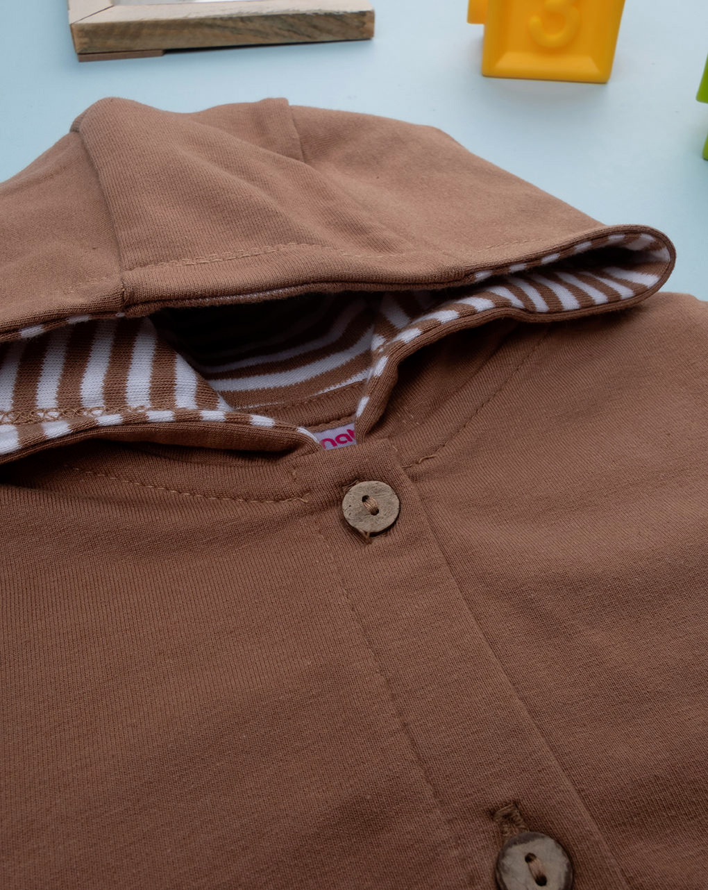 Cardigan con cappuccio marrone bambino