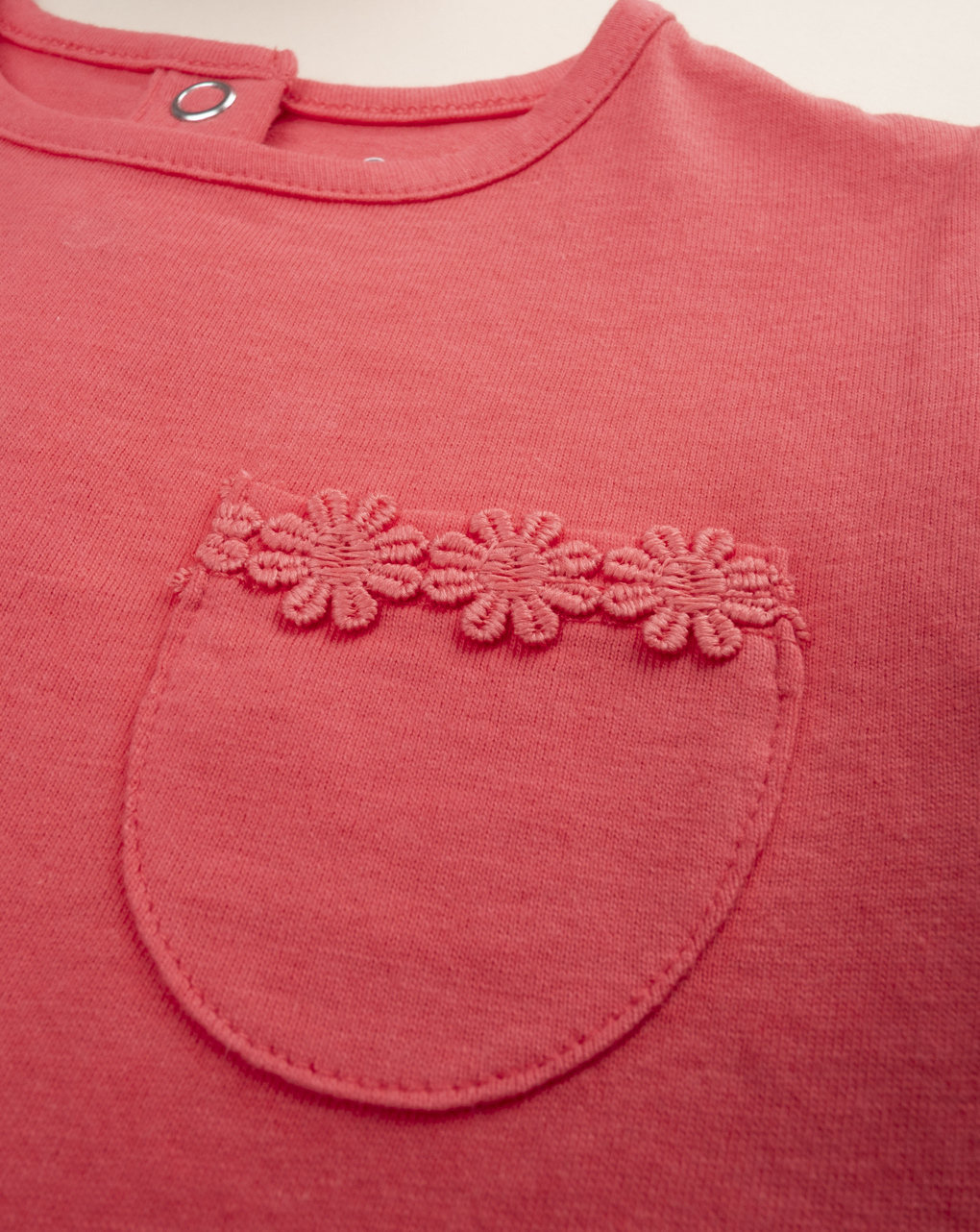 T-shirt bimba corallo con taschino