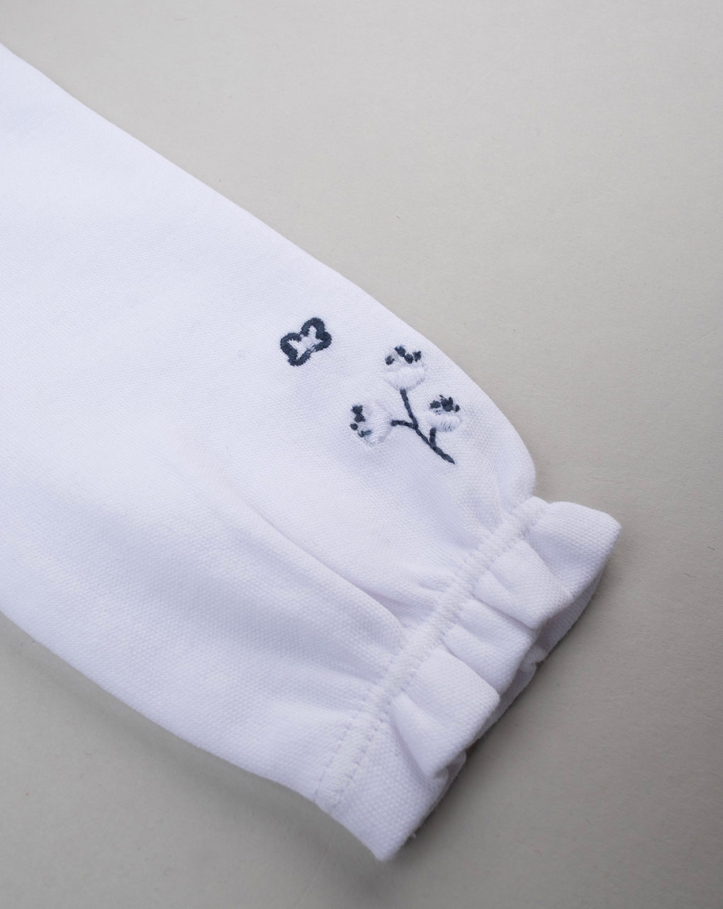 T-shirt bimba bianca con pizzo