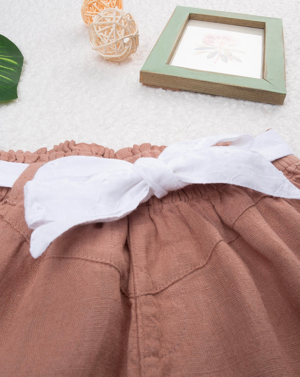 Shorts bimba marrone contura sangallo