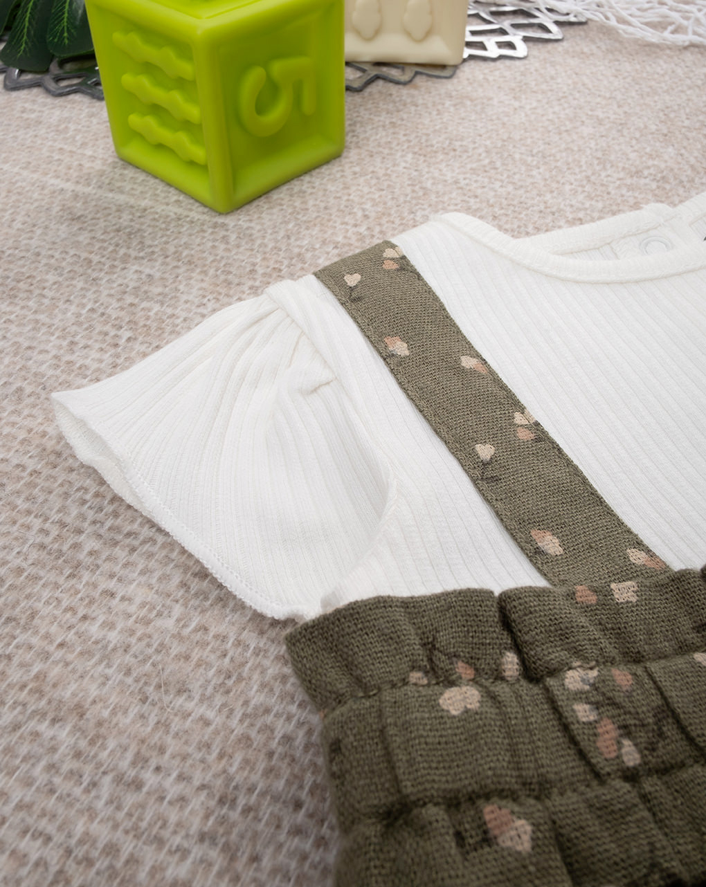 Tutina corta bimba verde fiorellini