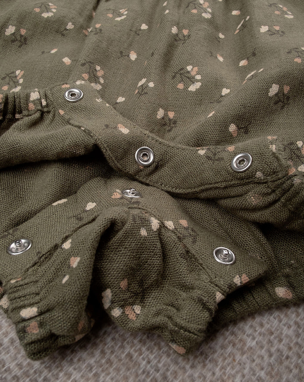 Tutina corta bimba verde fiorellini