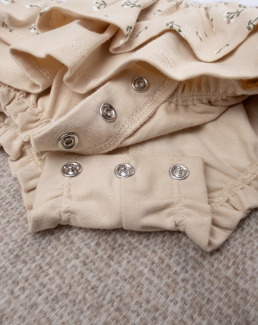 Pagliaccetto bimba beige coniglietto
