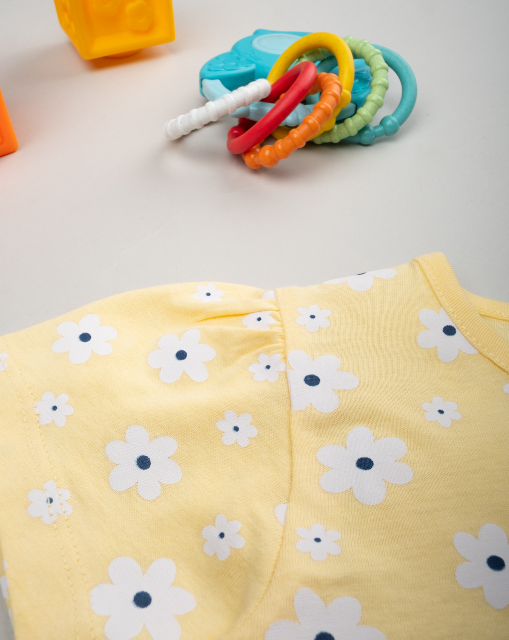 T-shirt gialla bambina margherite