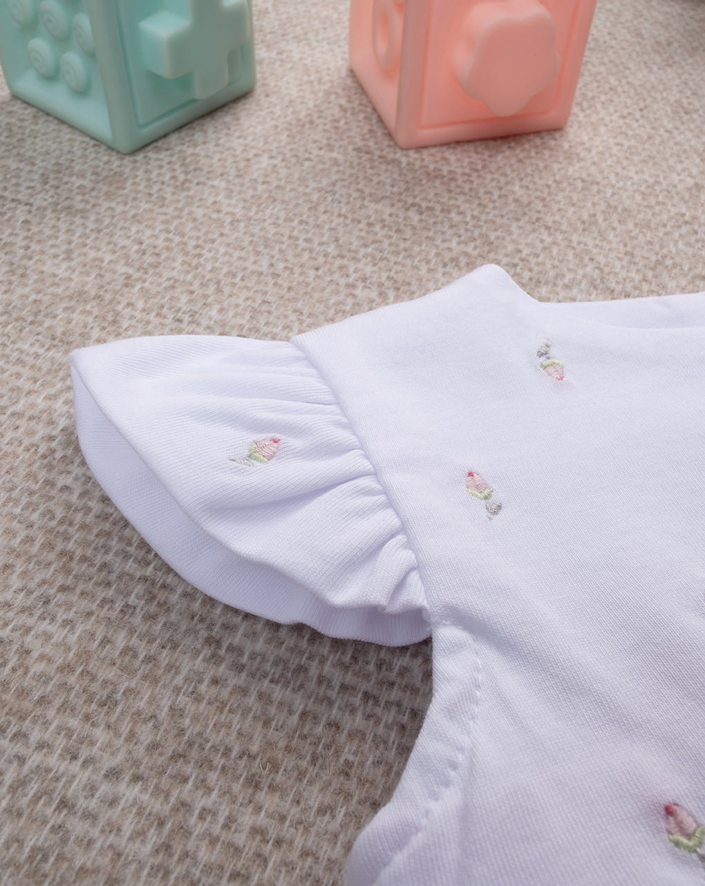Pagliaccetto bimba bianco/rosa c ricami