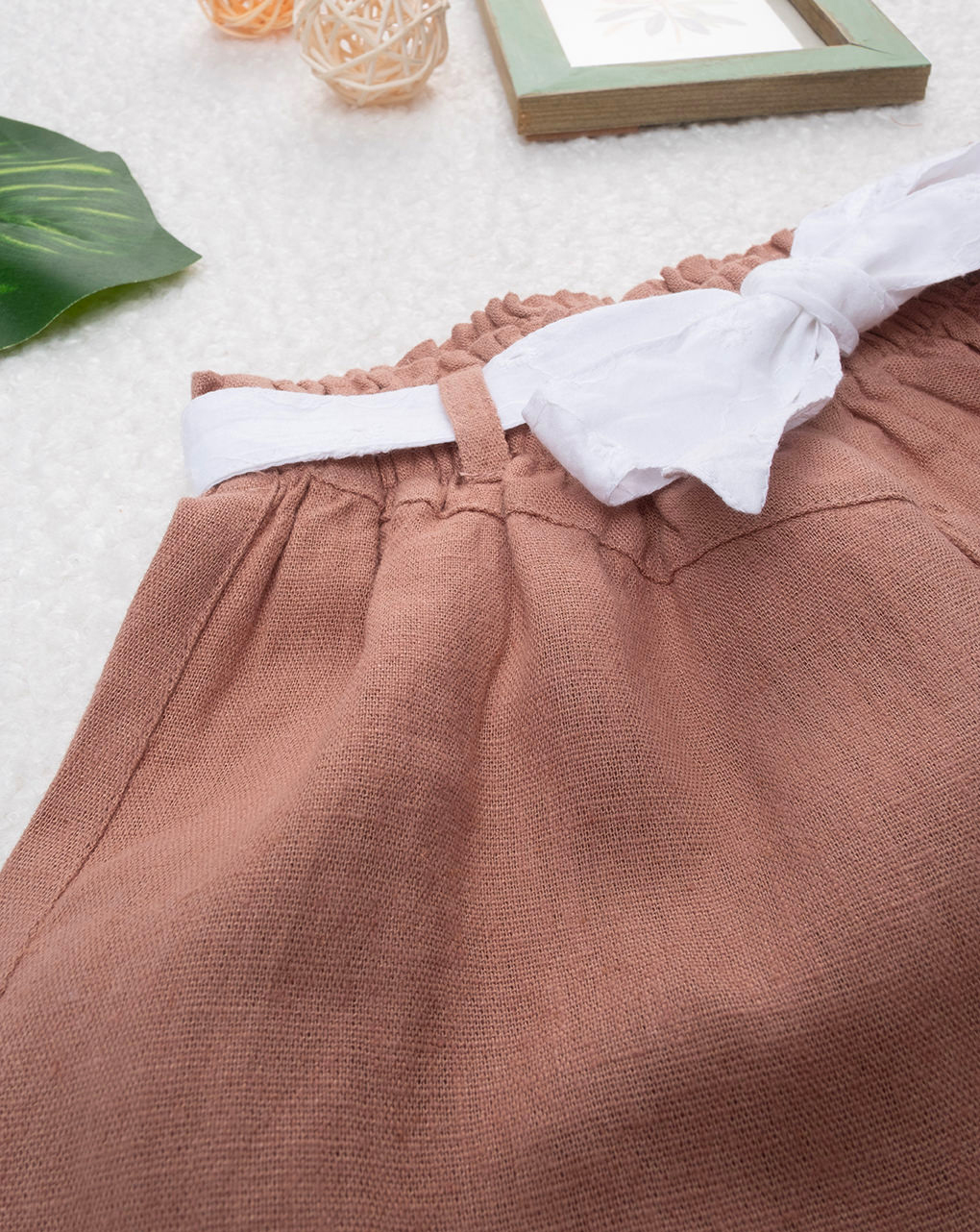 Shorts bimba marrone contura sangallo