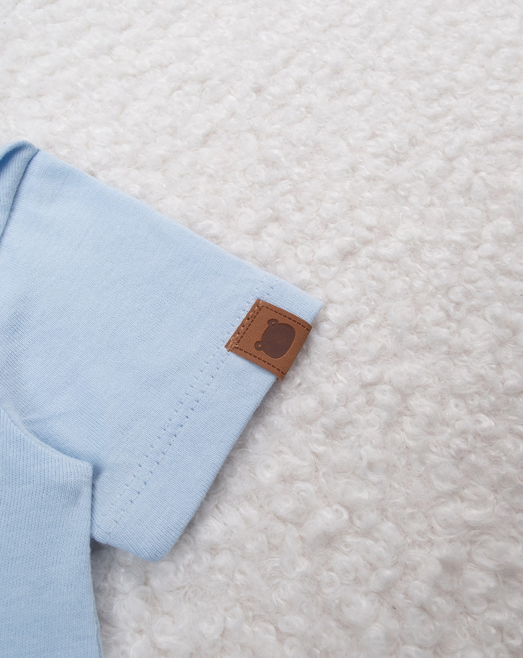 T-shirt bimbo azzurra/bianca orso