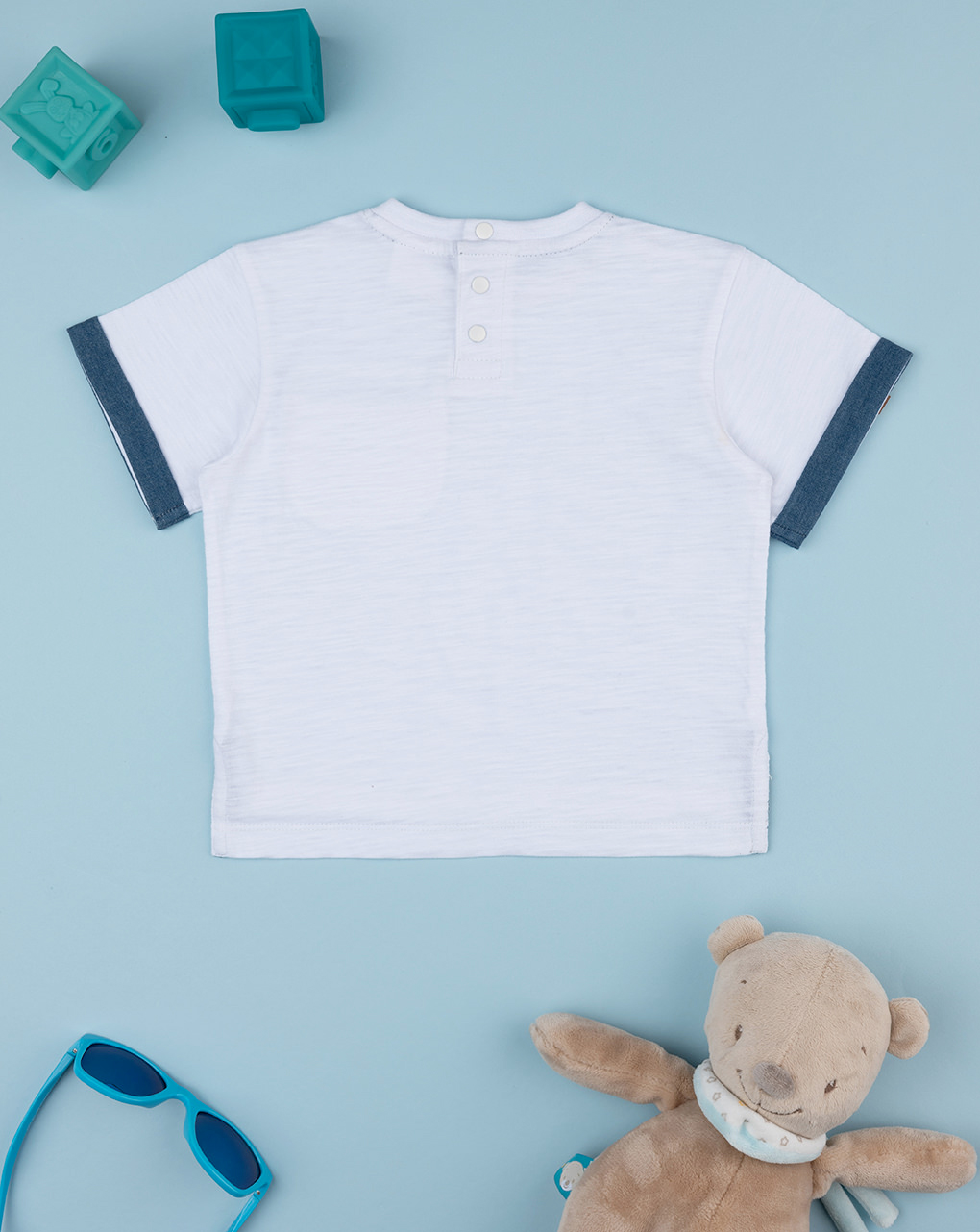 T-shirt bimbo bianca e denim