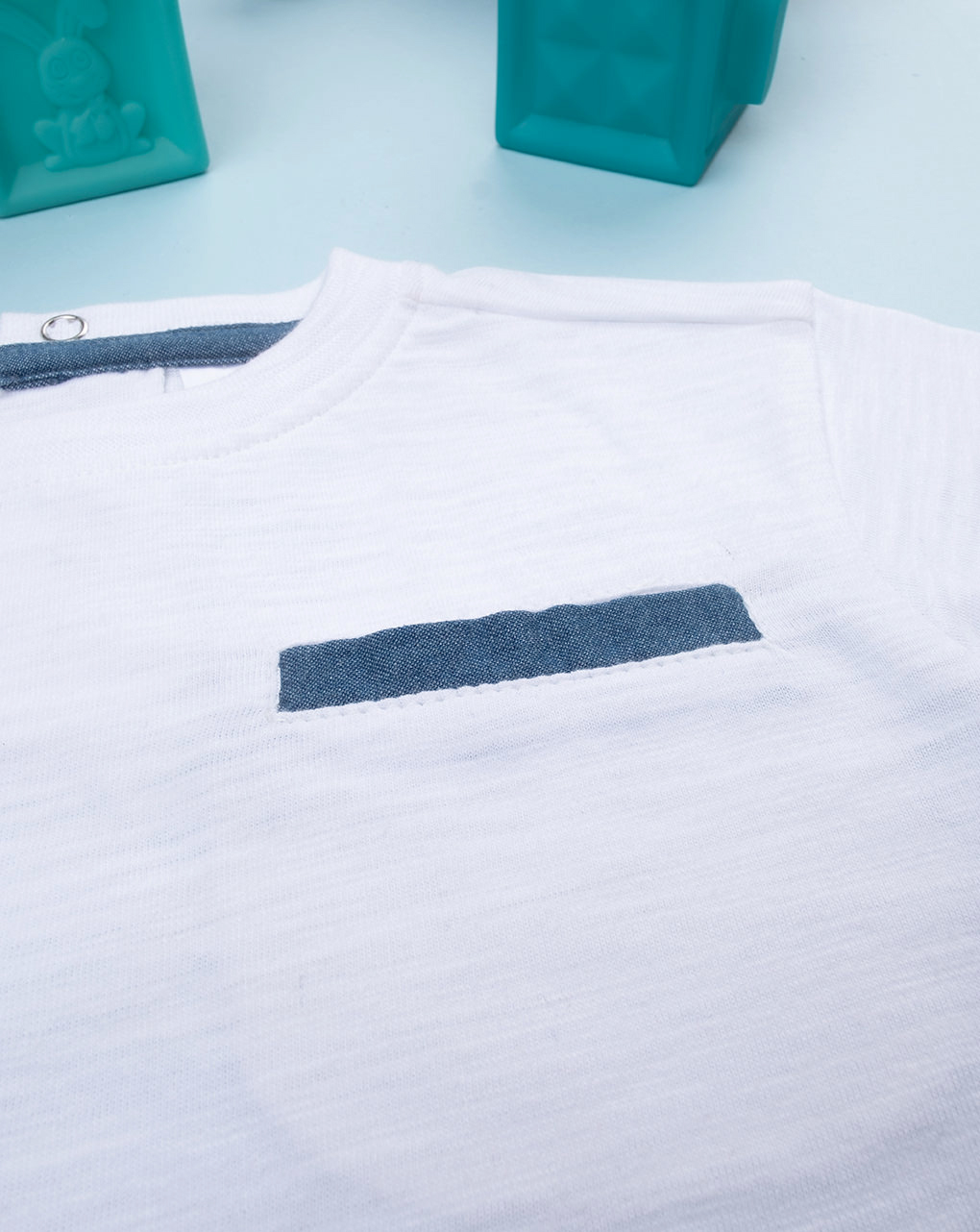 T-shirt bimbo bianca e denim