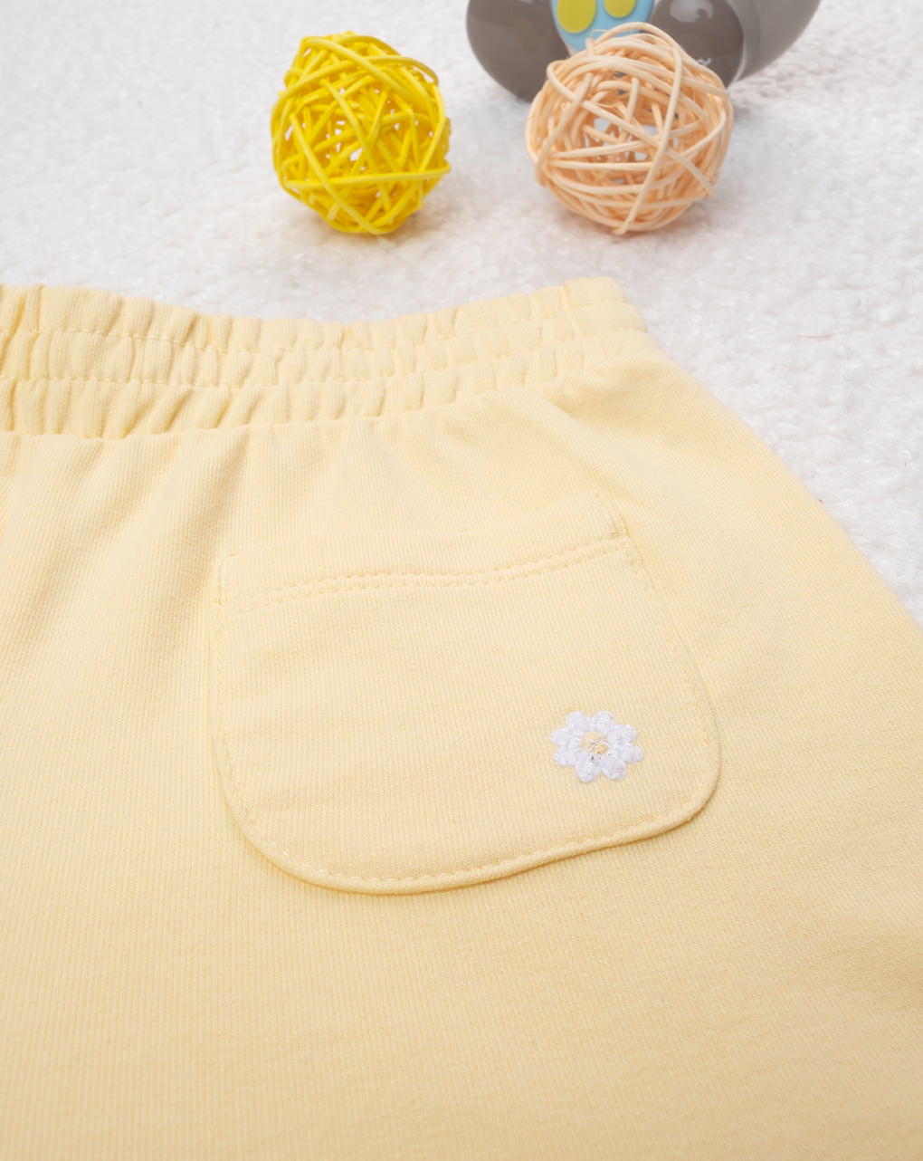 Shorts bimba giallo con rouches
