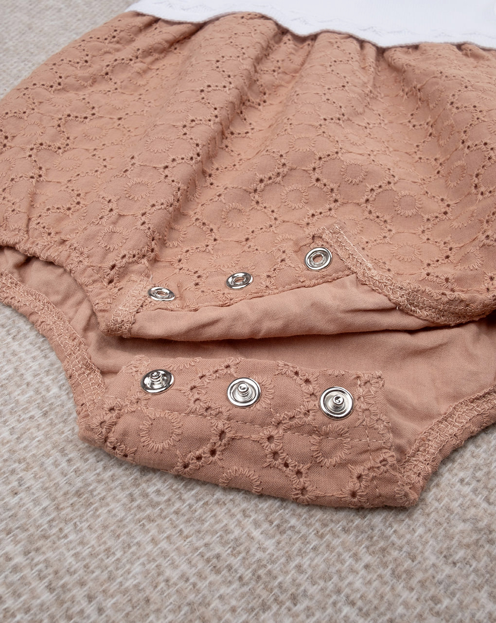 Pagliaccetto bimba bianco/marrone sangallo