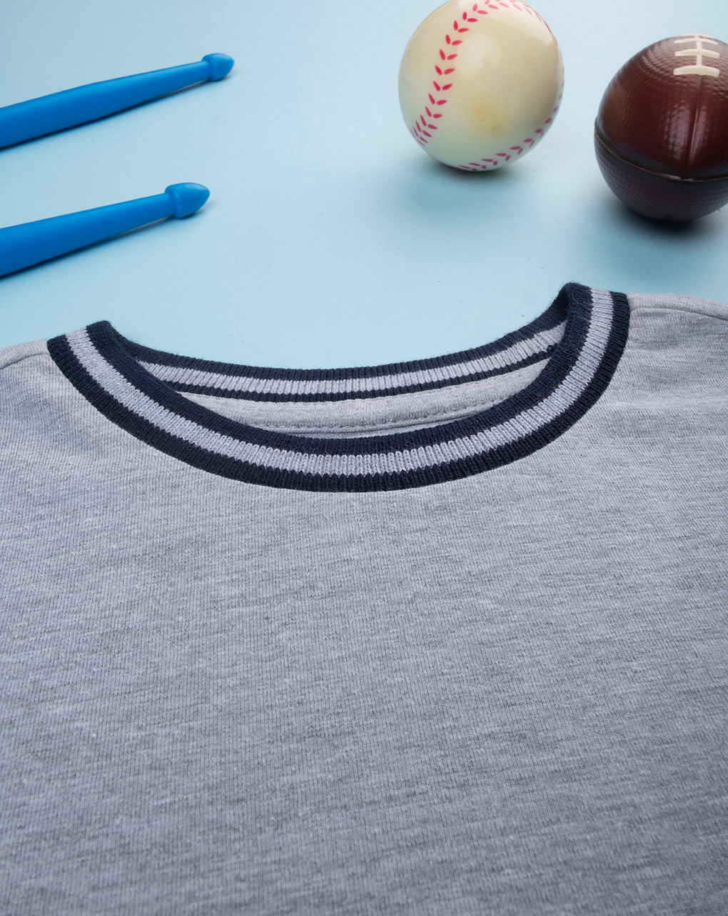 T-shirt bimbo grigia e blu