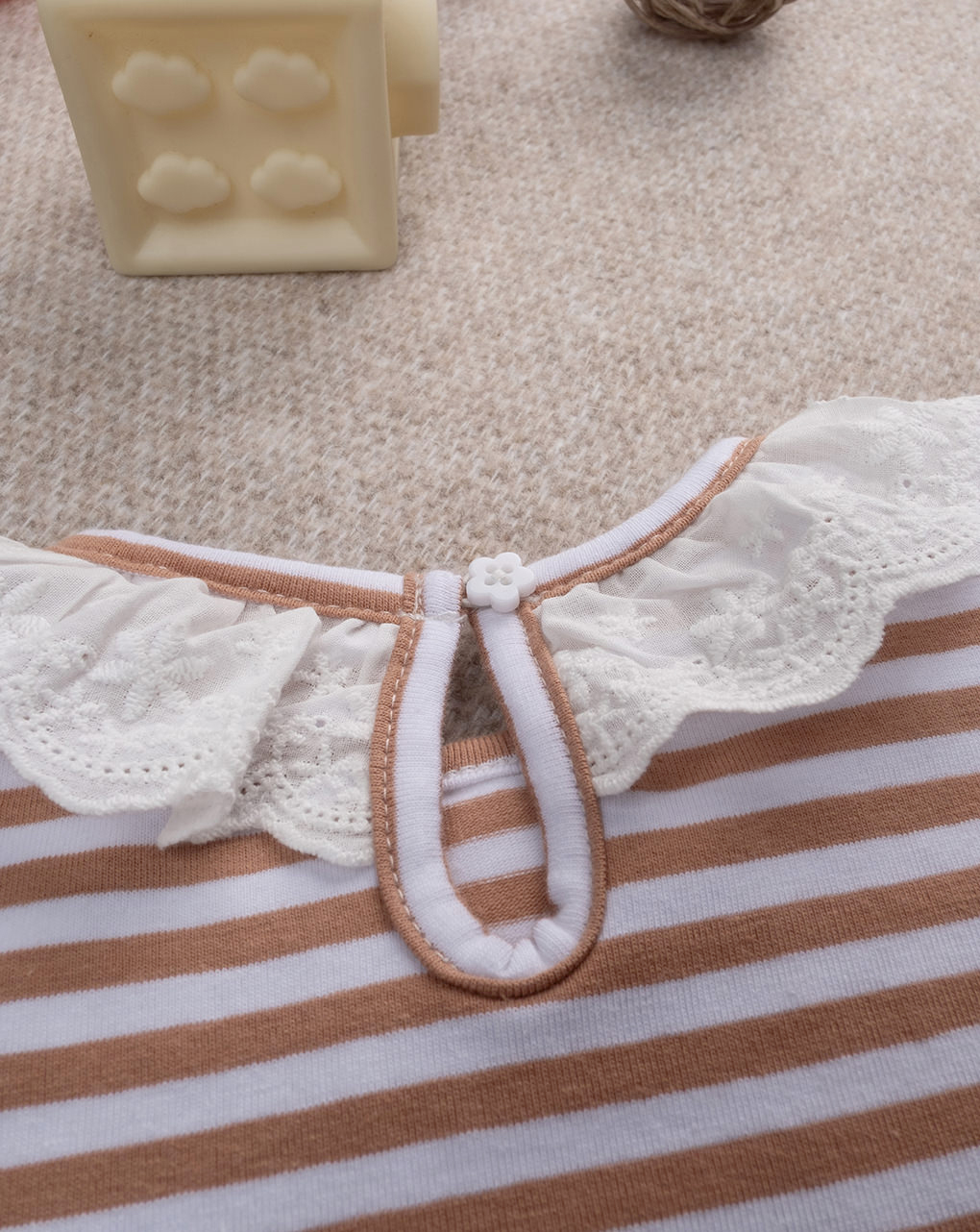 Body bimba marrone rigato con colletto