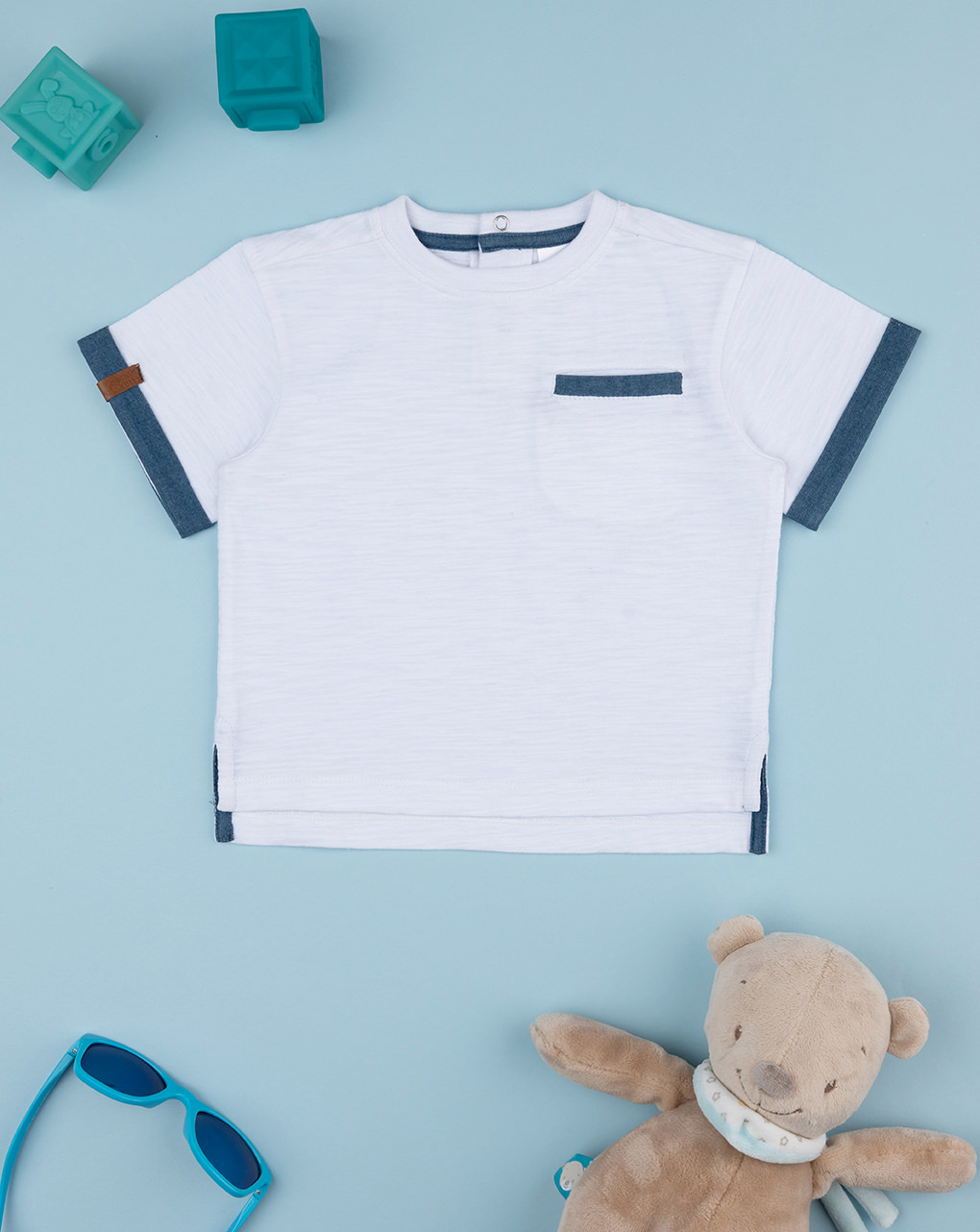 T-shirt bimbo bianca e denim