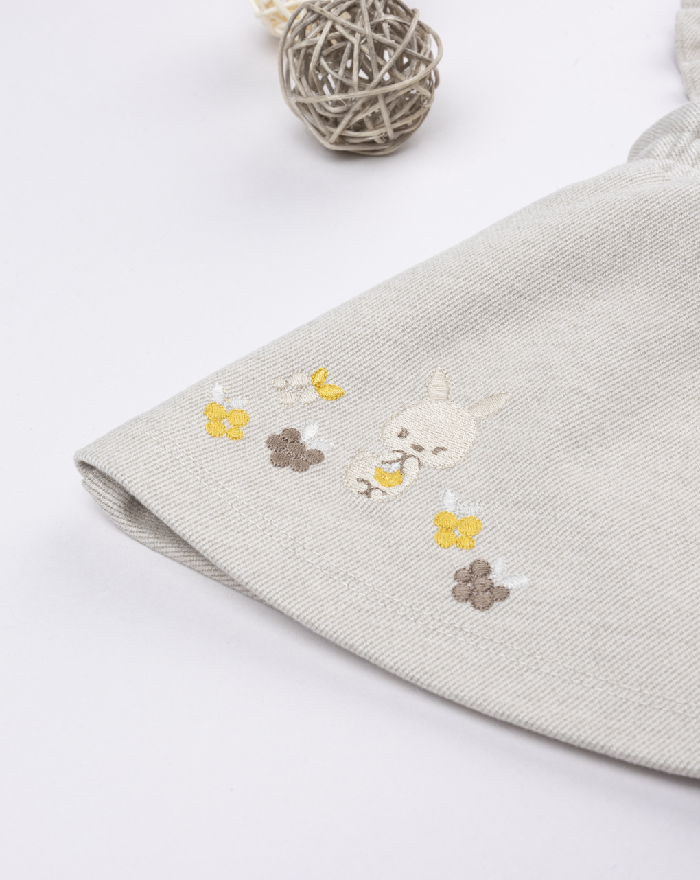 Salopette bimba beige con ricami