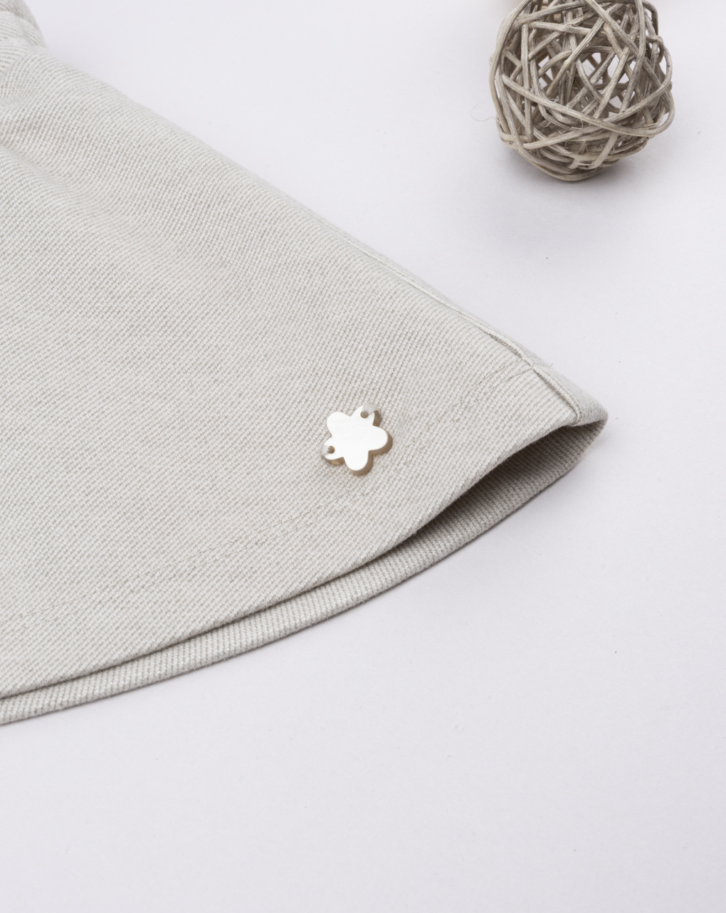 Salopette bimba beige con ricami