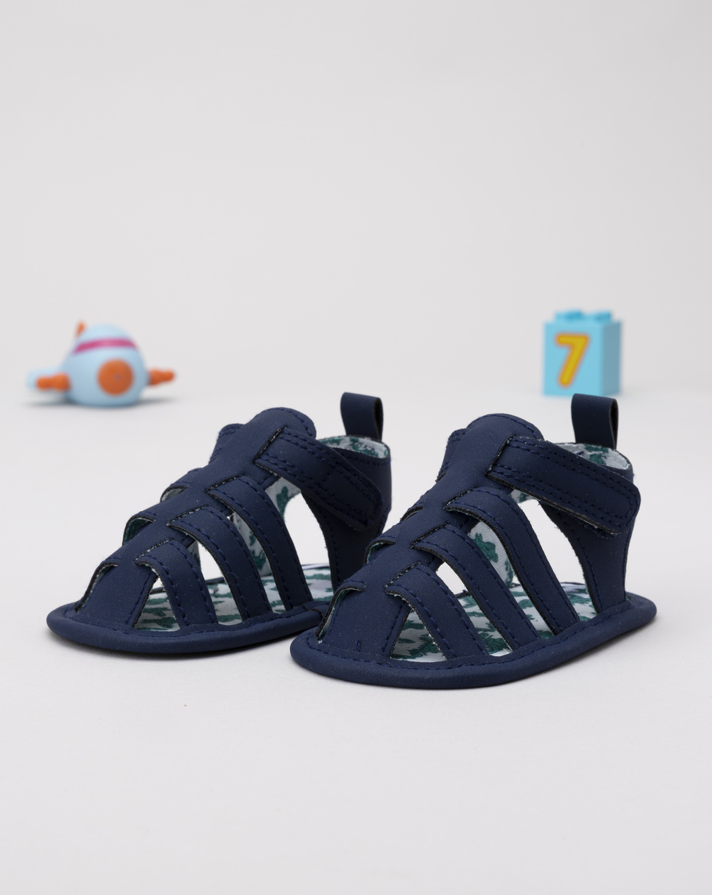 Sandalo ragno neonato blu scuro