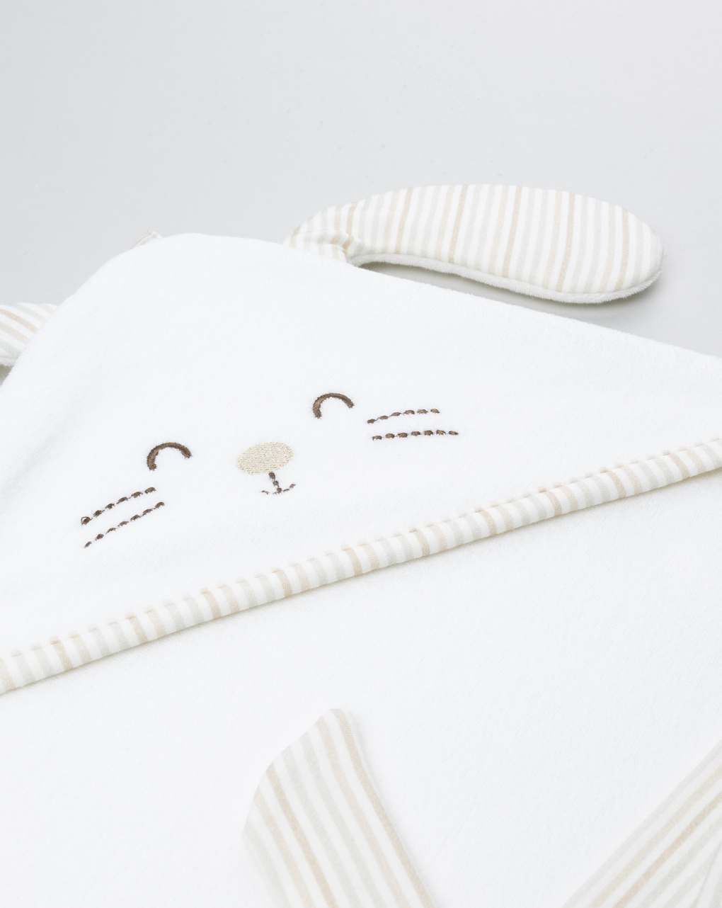 Quadrato spugna bianco bimbo coniglietto