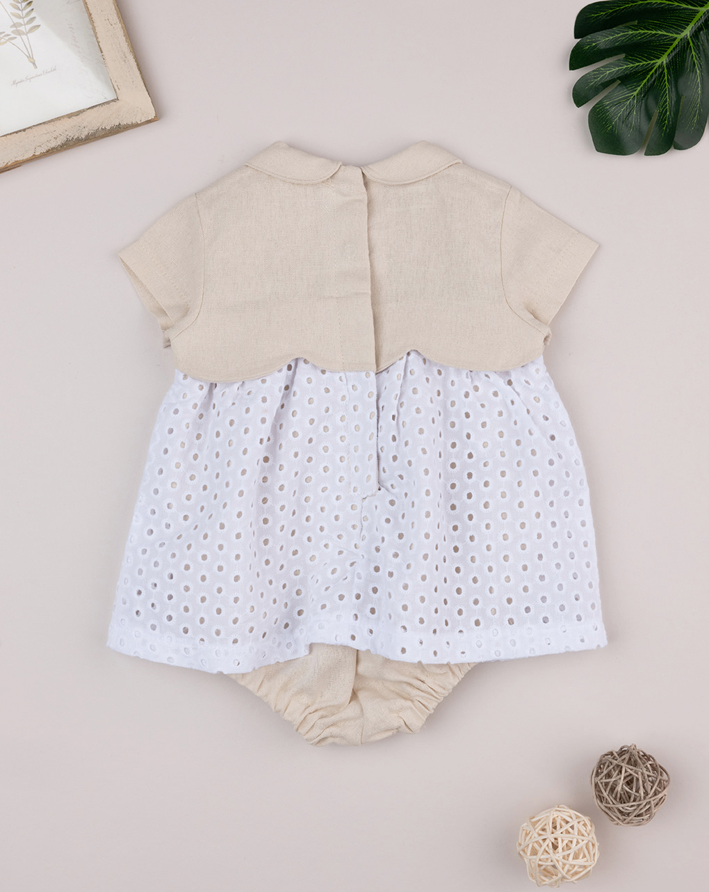 Abito bimba bicolor bianco/beige e sangallo