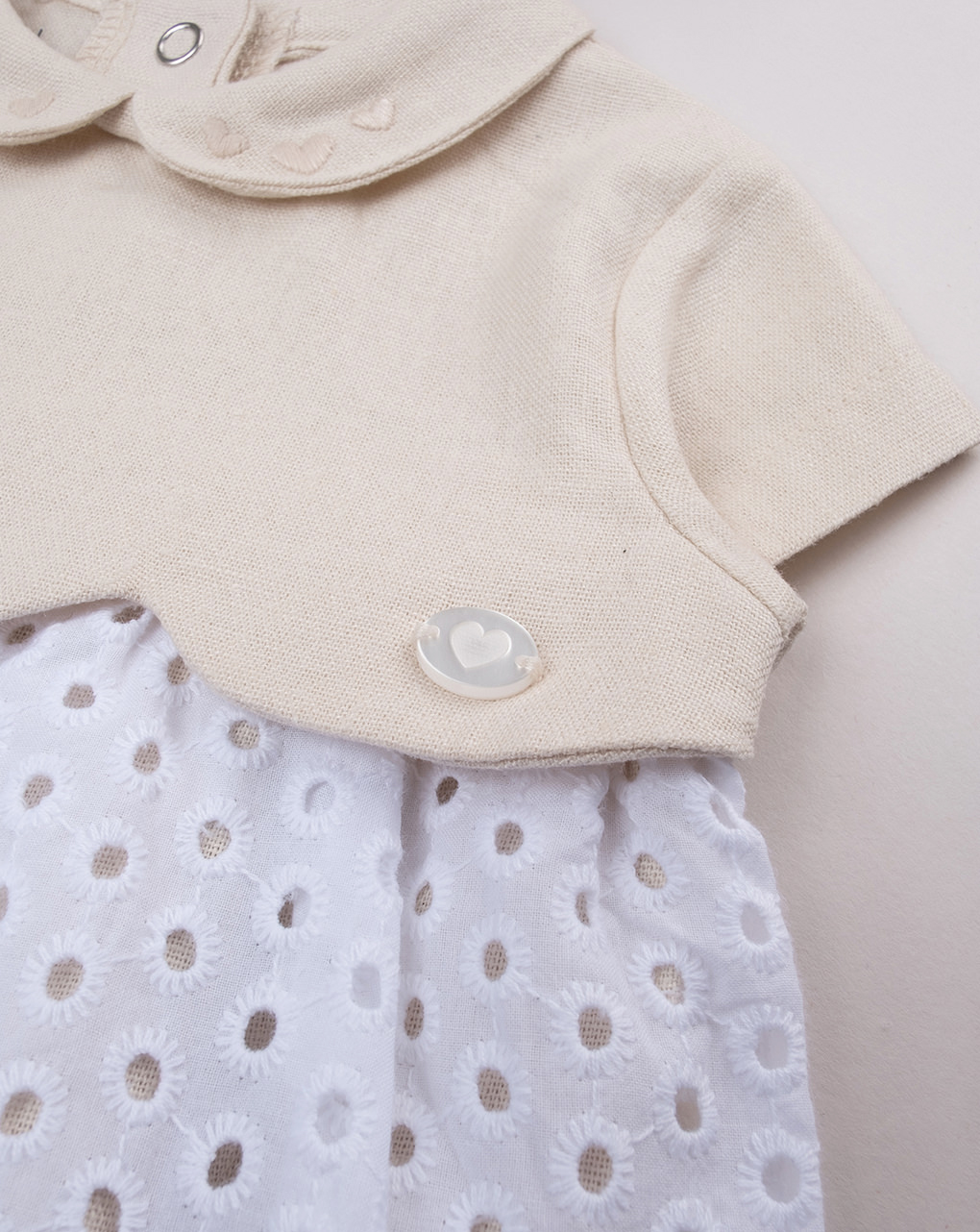 Abito bimba bicolor bianco/beige e sangallo