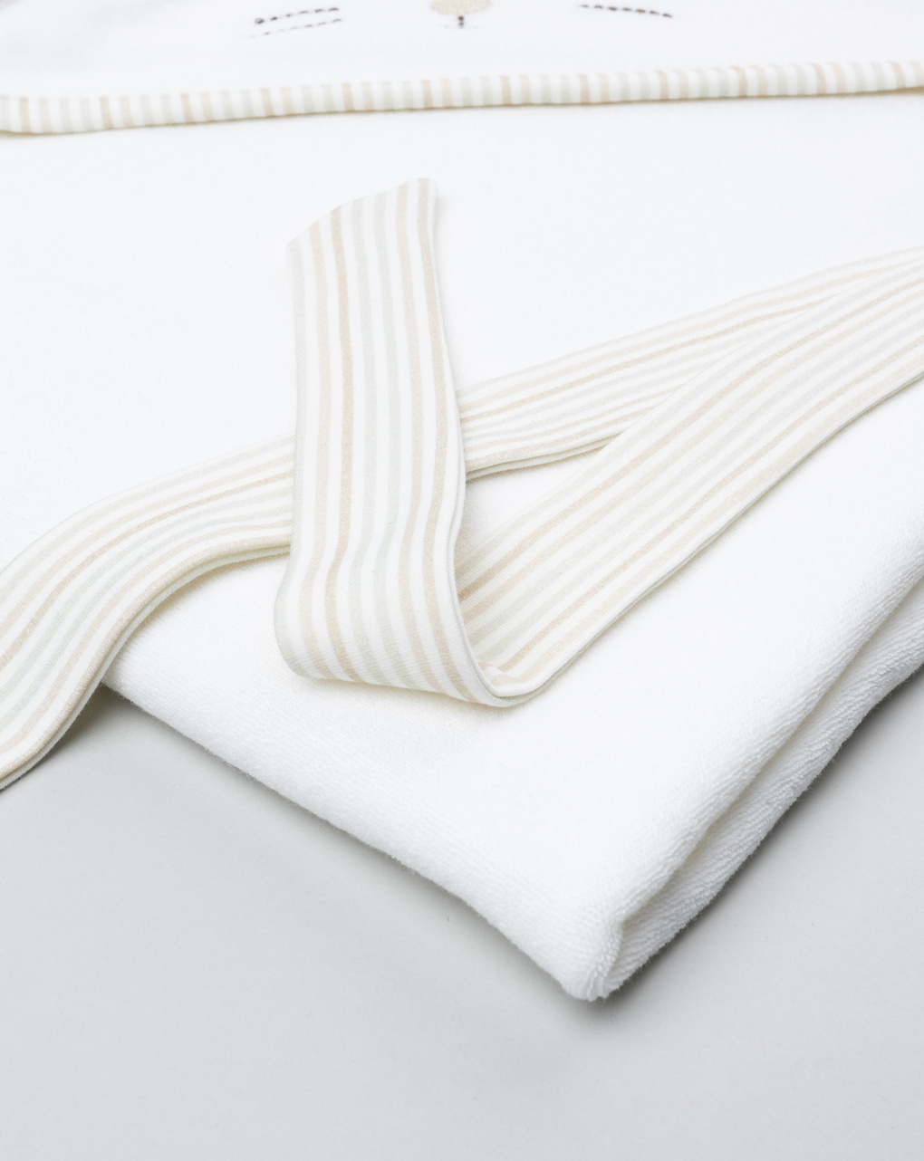 Quadrato spugna bianco bimbo coniglietto