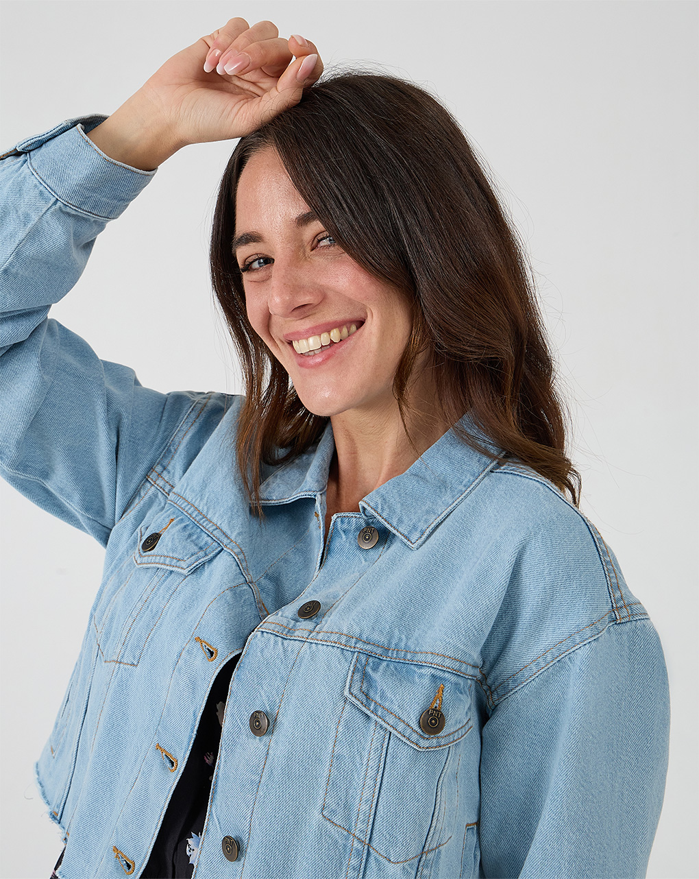 Giacca da donna cropped in denim chiaro