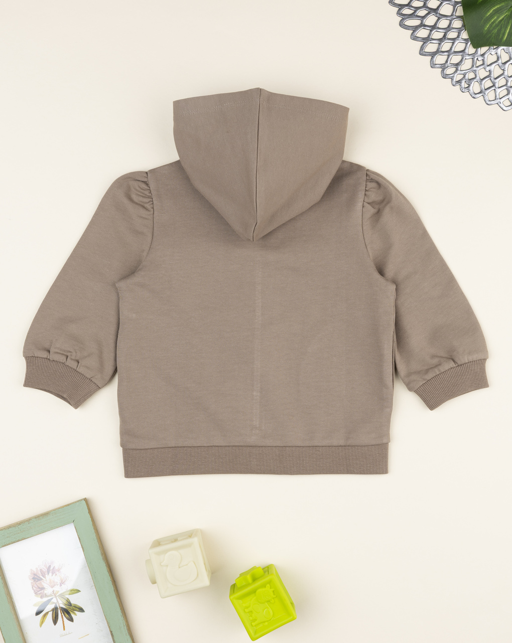 Felpa bimba marrone con cappuccio e stampa