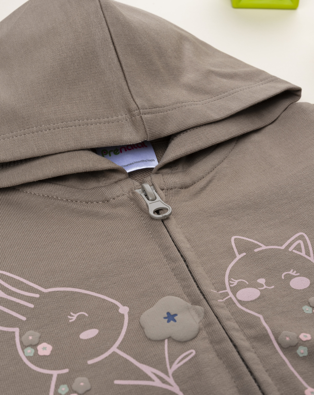 Felpa bimba marrone con cappuccio e stampa