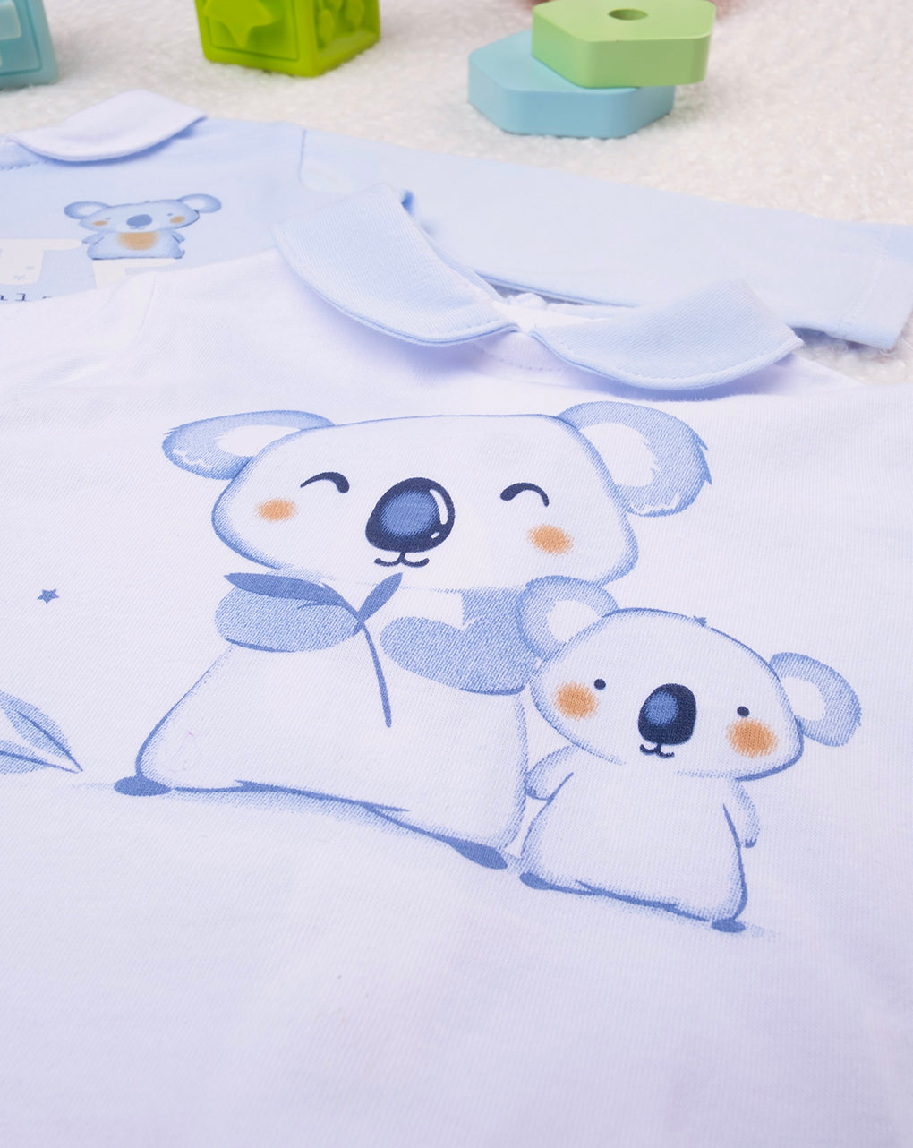 Completi in jersey azzurri e panna con ghette