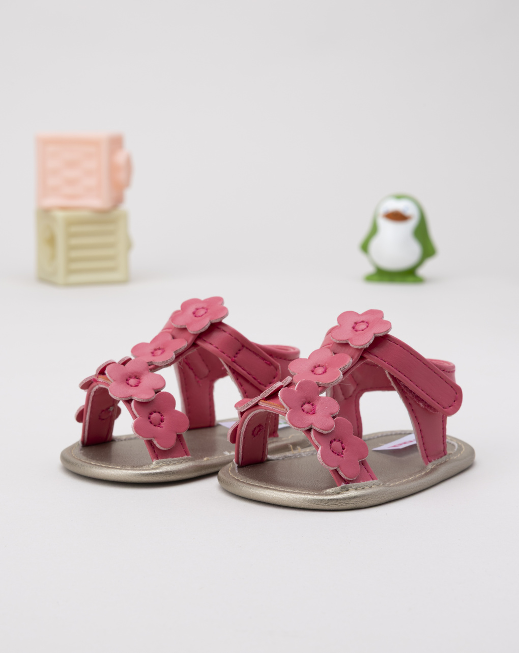 Sandalo fucsia neonata con fiori